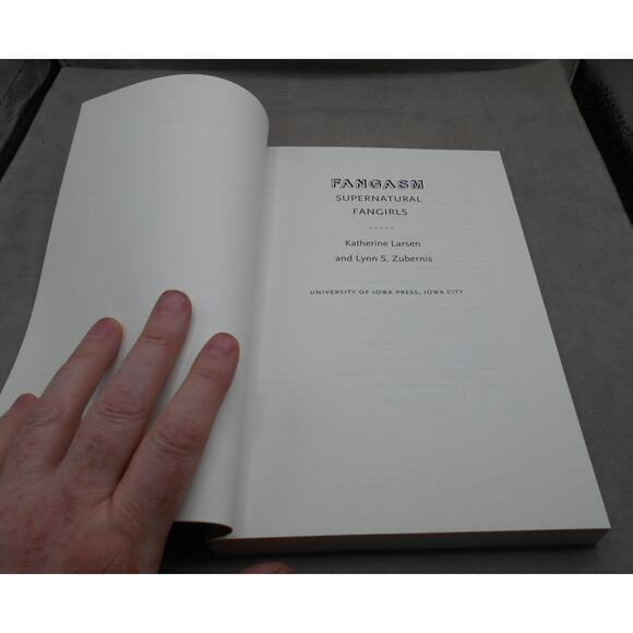 Fangasm: Supernatural Fangirls by Katherine Larsen & Lynn Zubernis Paperback - Picture 4 of 8